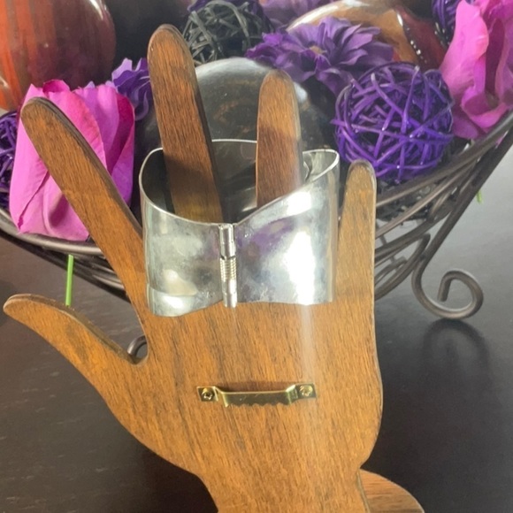 SILVER PLATED HINGE CUFF VINTAGE SILVER BRACELET - Picture 3 of 3